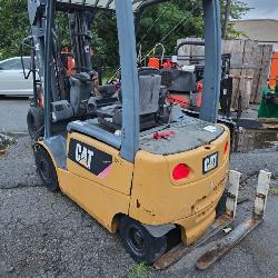 CATAPILLAR FORKLIFT 