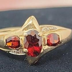 10k Garnet  Ring Size 7, 2.69g