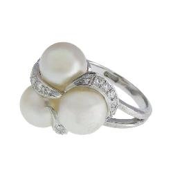 Beautiful! Platinum 3-Pearl, Diamond Ring