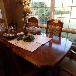 dining table w/ 6 chairs