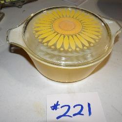 1950's Pyrex Daisy round covered casserole