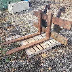 Caterpillar Quick attach Loader Forks 4' (5' wide,