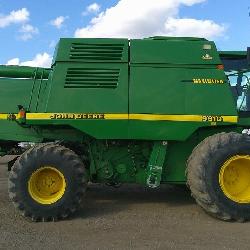 John Deere 9610 Combine