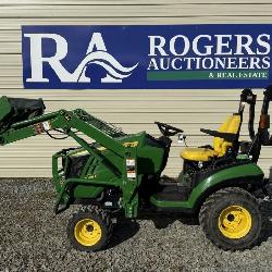 John Deere Tractor w/ Loader