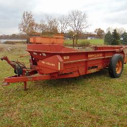 NH 165 manure spreader