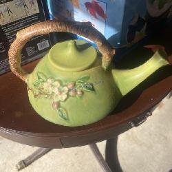 Roseville tea pot 371p