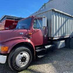 International 4900 Grain Truck