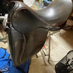 Tucker Trooper Saddle- “Siegfried” Stubben 17” English Saddle