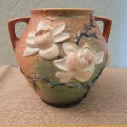 Roseville Pottery Magnolia Urn Double Handle  92-8