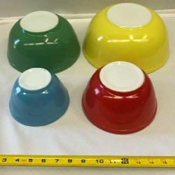 Pyrex Nesting Bowls. Primary Color