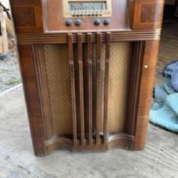 PHILCO  Antique CONSOLE Radio Model 40-185, multi