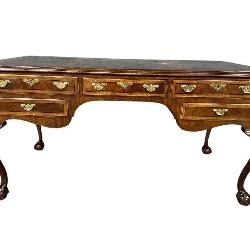 HENRIDON MAHOGANY LEATHER TOP CHIPPENDALE DESK