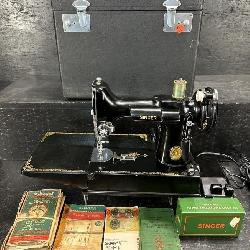 SINGER FEATHERLIGHT SEWING MACHINE