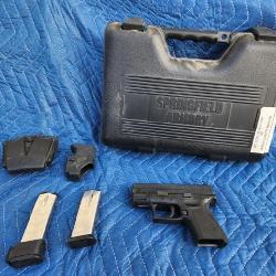 SPRINGFIELD XD40 SUB-COMPACT HAND GUN,