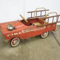 VINTAGE MURRAY FIRETRUCK PEDAL CAR  FULL BALL