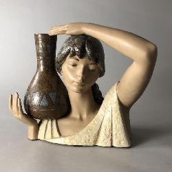 Lladro Girl Water Carrier Alfredo Ruiz 1970