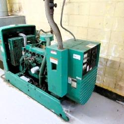 ONAN 45KW PROPANE GENERATOR WITH SWITCH 1669 HRS, 1994