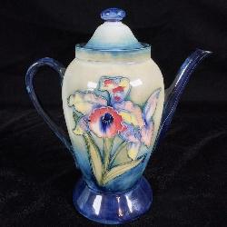 Rare Moorcroft pottery teapot 8.5