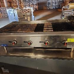 LIKE NEW SAPPHIRE 4' GAS CHAR GRILL