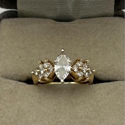 *Stunning 14K Gold & Diamond Ring