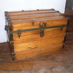 ANTIQUE FLAT TOP WOODEN CHEST 33X20X22