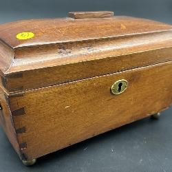 19TH CENT. MAHOGANY DOVETAILED FOOTED TEA BOX