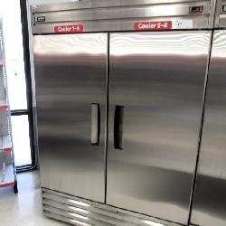 2022 EXCELLENCE CR-43SS SELF-CONTAINED 2-DOOR COOLER