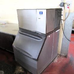 MANITOWOC SD0302A SELF-CONTAINED ICE MAKER W/BIN