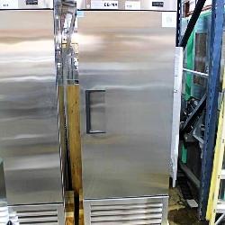 NEW SCRATCH & DENT TRUE T-23F-HC SELF CONTAINED 1-DOOR FREEZER