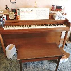 Spinet Piano