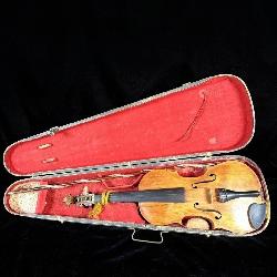 Antonius Stradivarius Violin 1700's copy w/case  >