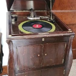 Antique Victor Talking Machine 1 of 2