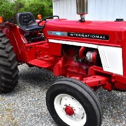 International 464 Tractor