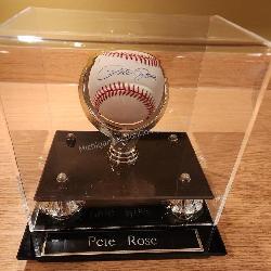 Cincinnati Reds, Pete Rose Signed Baseball & Case
