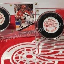 4 ct. Detroit Red Wings Signed Pucks w/ Ciccarelli