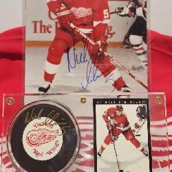 Detroit Red Wings Nicklas Lidstrom Signed Puck/PIC