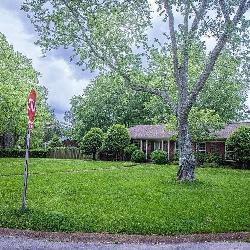 717 Myhr Dr, Nashville TN 37221