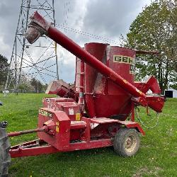 Gehl Model MX100 Mix All Feed Grinder-