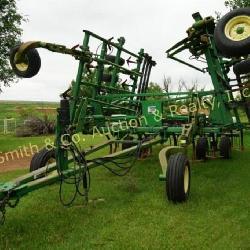 JOHN DEERE 2210  30' DOUBLE FOLD CULTIVATOR