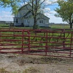 4'X8' walk through gate 2 16' panels 6' gate 4