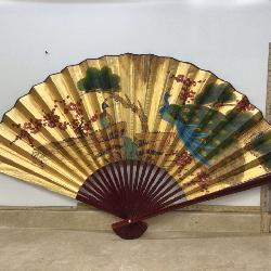Extravagant peacock feather display