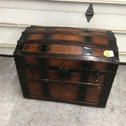 ANTIQUE TRUNK - VINTAGE