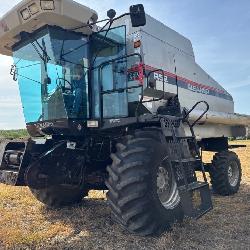 Gleaner R52 Combine 4WD