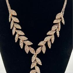 Elegant Necklace of Pavï¿½ Rhinestone Leaves