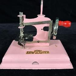 Vintage Toy Sewing Machine Pink KAYANEE Sewmaster