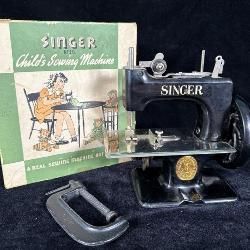 Antique children's Singer Sewing Machine orig. box
