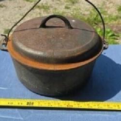 Wagner num 8 bean pot ( lid repaired)