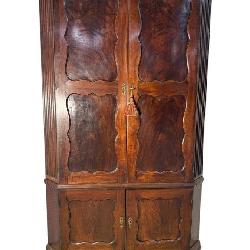 18TH CENT. FLAMED MAHOGANY CORNER CABINET