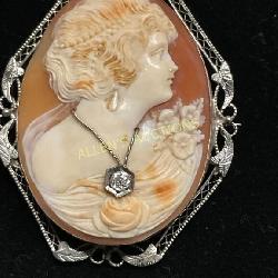 14 KT White Gold Cameo Brooch/Pendant with Diamond