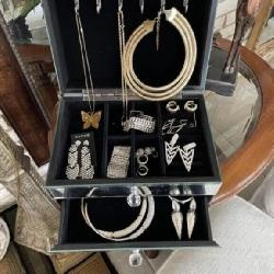 Sm. Mirrored jewelry box w/contents